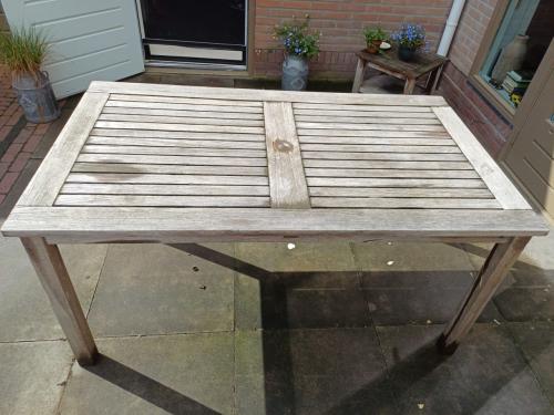 Houten tuintafel   150 x 85