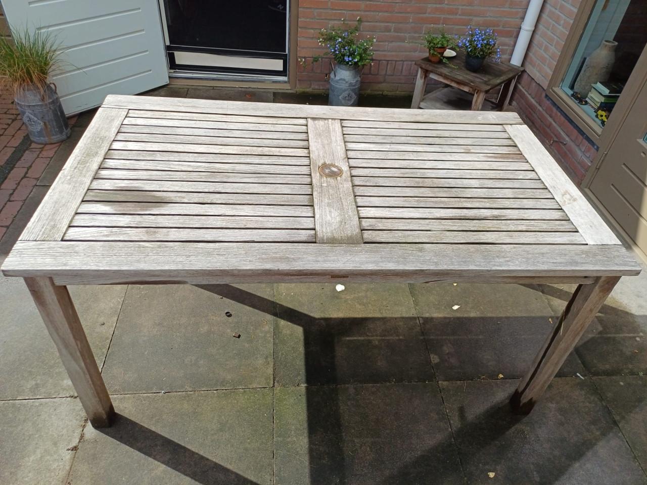 Houten tuintafel   150 x 85