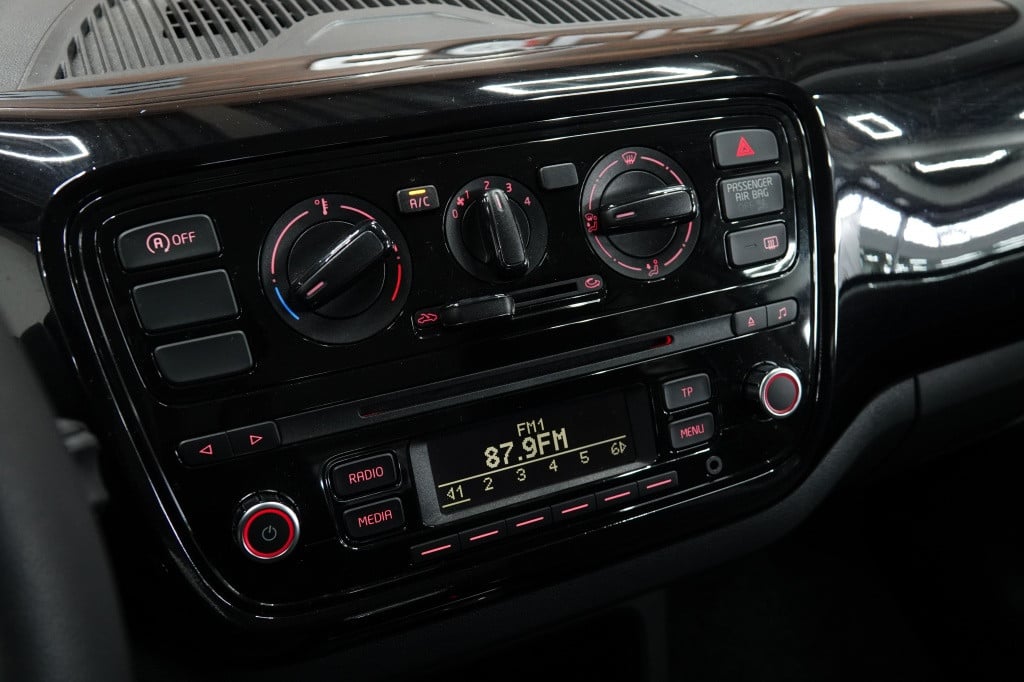 Volkswagen UP! 1.0 move up! | pdc | airco | automaat |