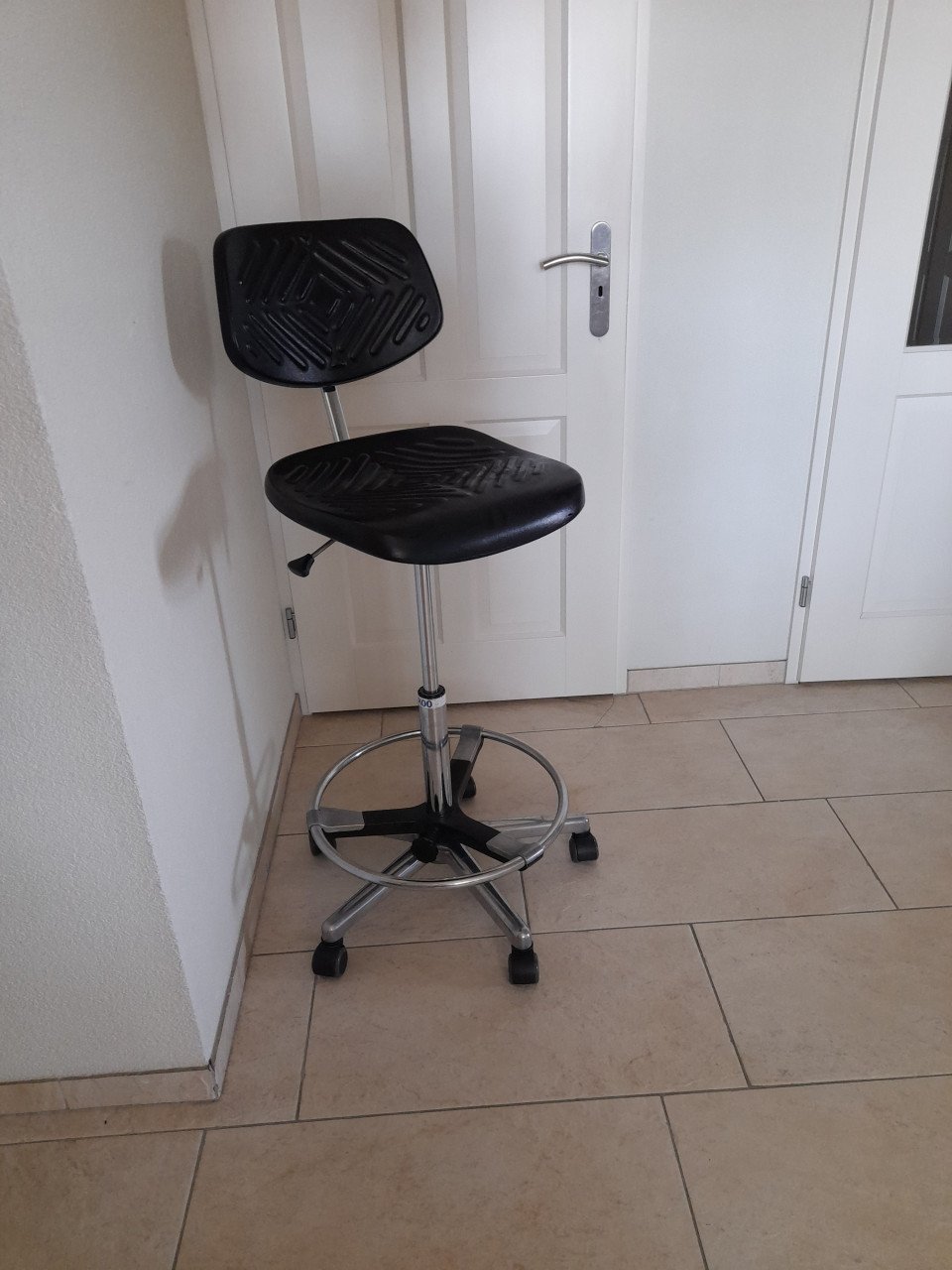 Werkstoel/Bureaustoel (ook geschikt voor statafel ) 57 tot 83 H ( i.g.st. )