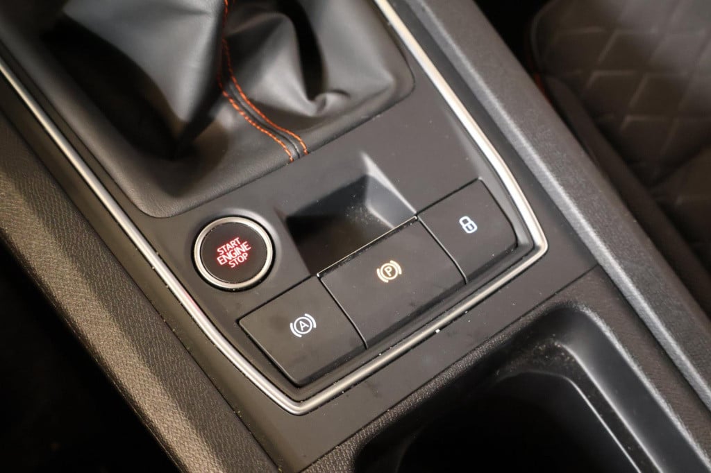 Seat Leon 1.0 tsi fr business intense nl auto, led, acc, appconnect, keyles