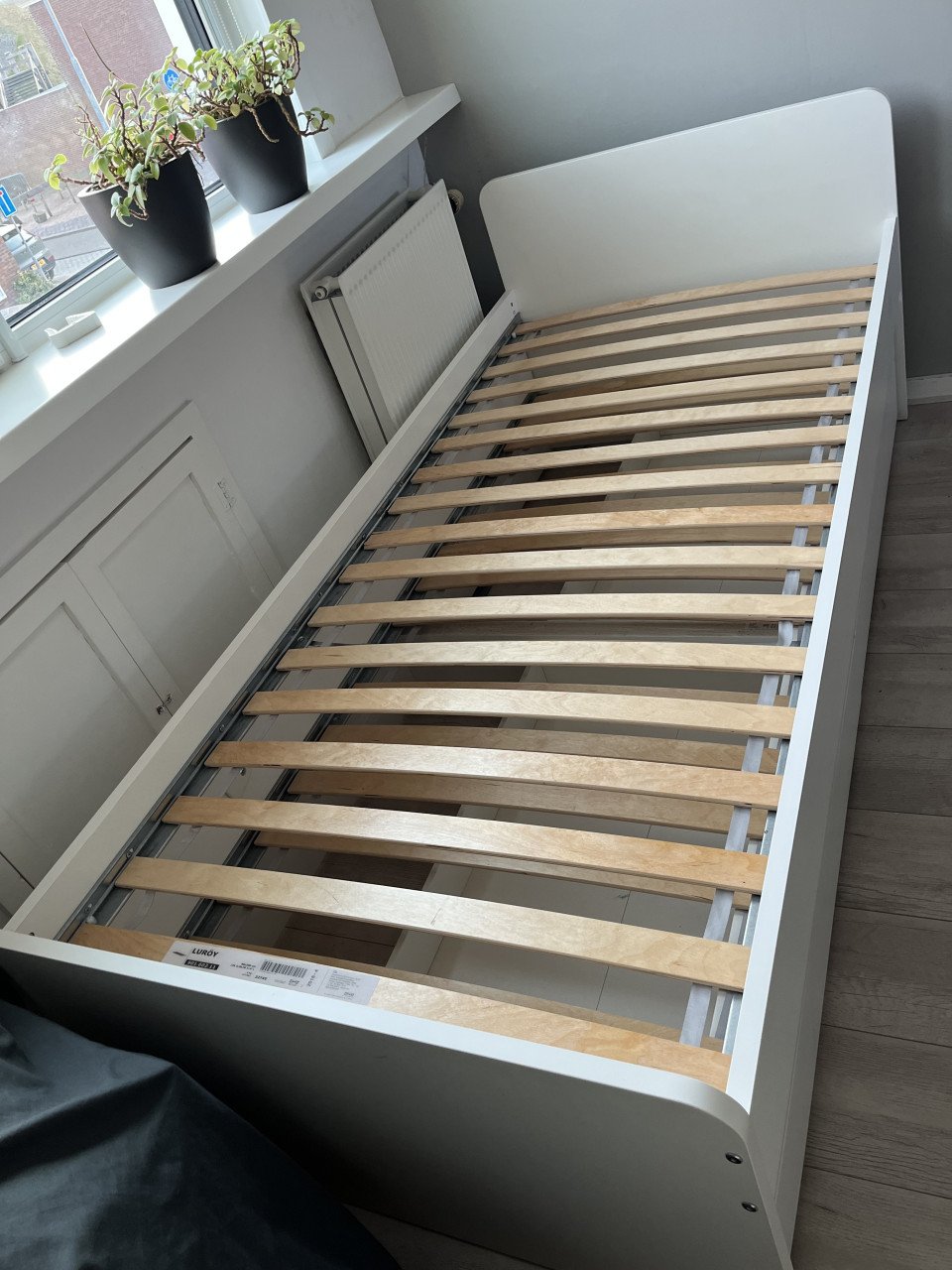 Bedframe 90x200cm met onderbed en opbergruimte wit.