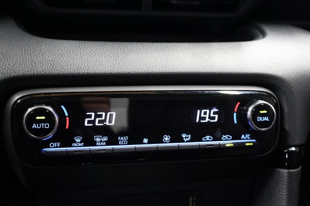 Toyota Yaris 1.5 hybride dynamic| camera| adap.cruise| half leder| climate