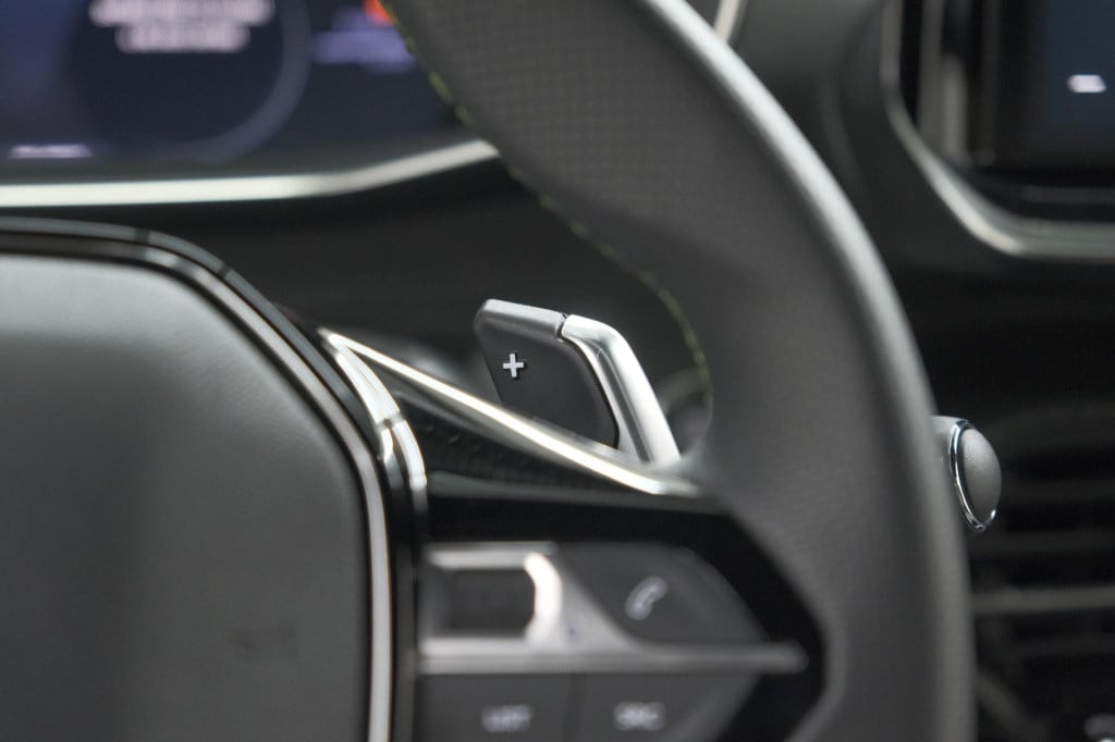 Peugeot 208 hybrid 136 e-dcs6 gt | camera | navigatie | parkeersensoren