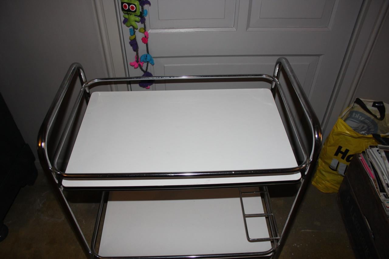 Vintage wit met chroom dranken tafeltje maten 71x46 Hoog 75cm Super mooi