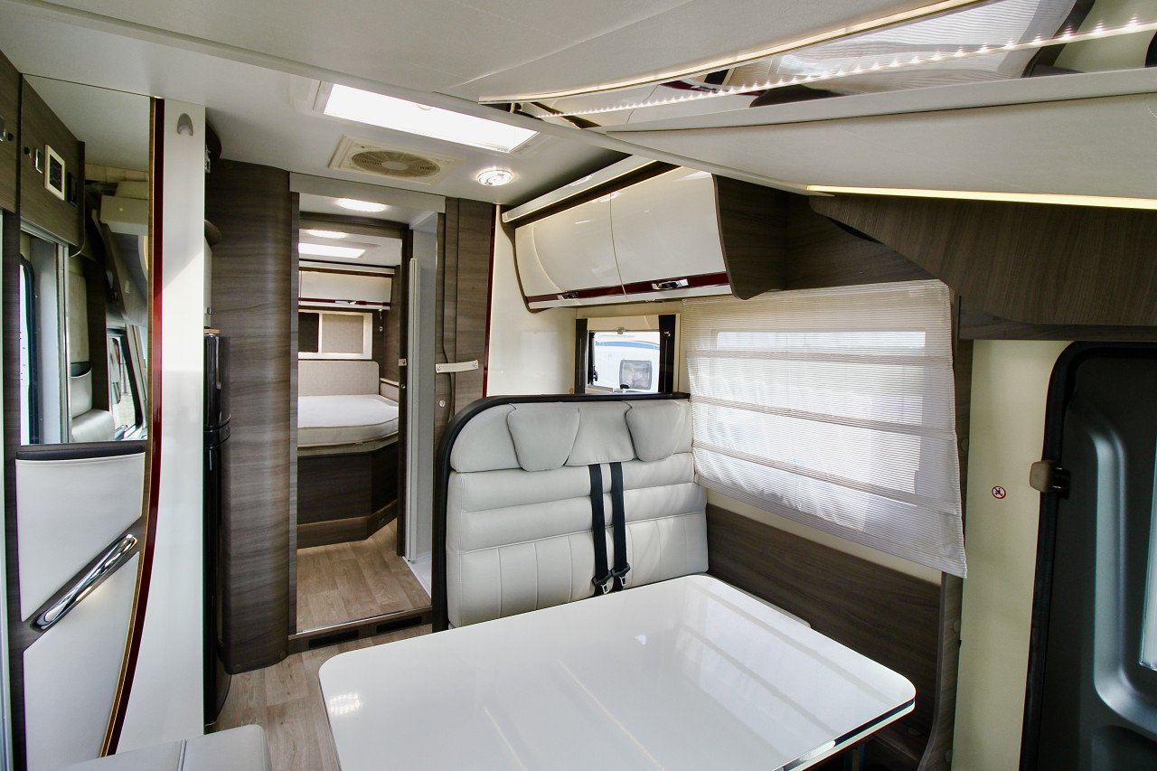 Mclouis Carat 879G (Queensbed+Hefbed, Nieuwstaat,Eerste eigenaar,21956KM!!)