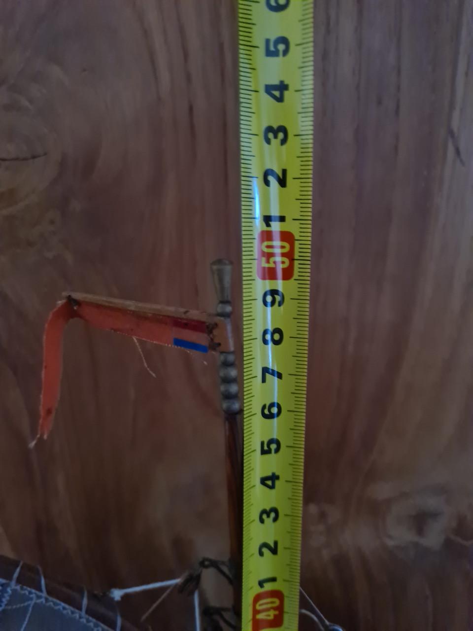 Dit is een gedetailleerd houten model van een Nederlandse Zuiderzee Botter.