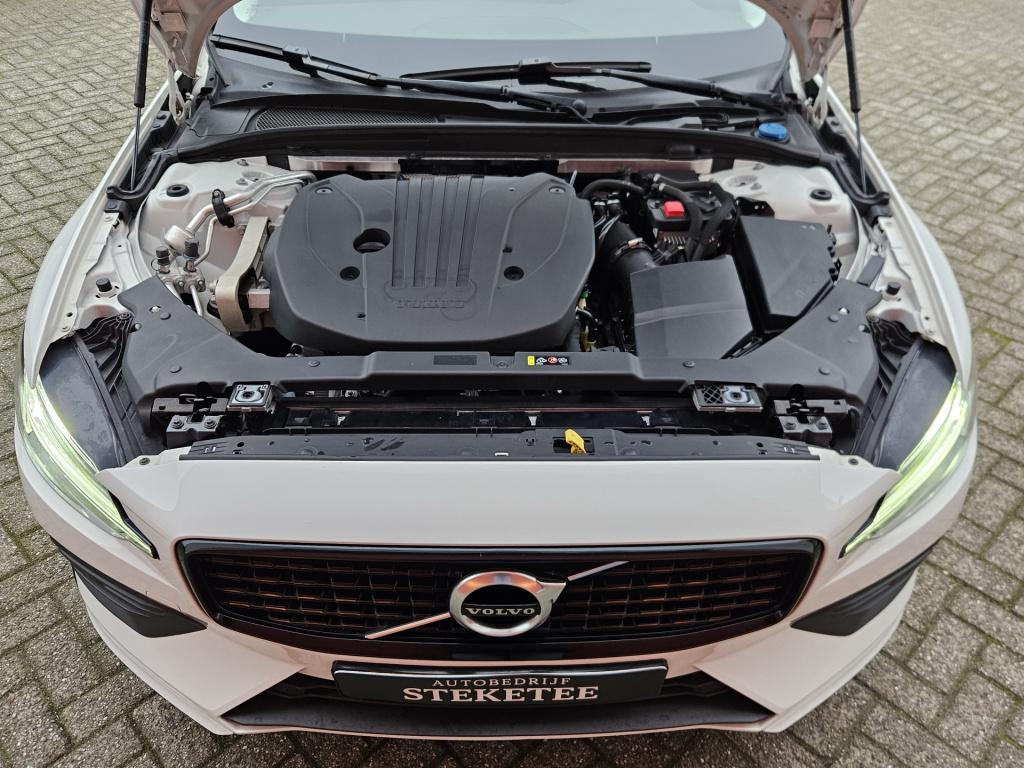 Volvo V60 2.0 b3 momentum advantage | r-design | acc | carplay