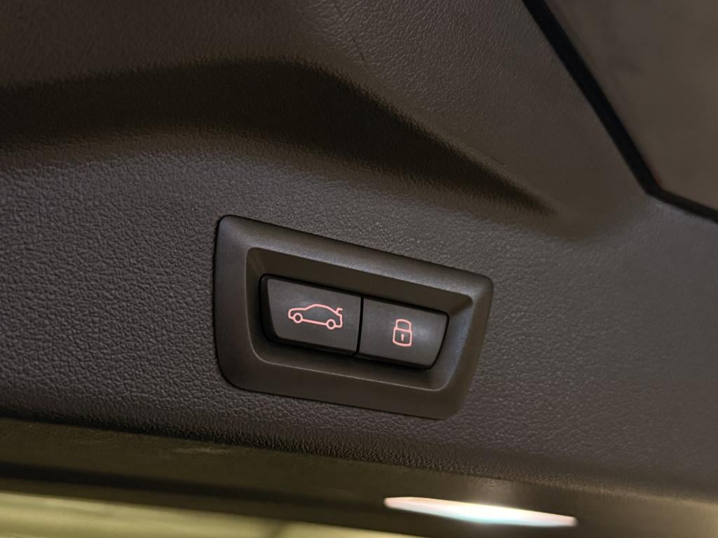 BMW X5 xdrive50e m-sport | carbon | pano | memory | stoelverwarming / verko