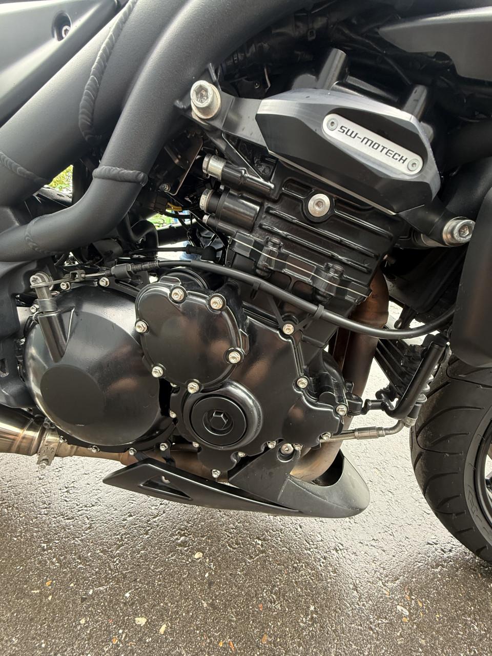 Triumph Speed Triple 1050 - 2008 Naked Bike met TOMTOM Rider