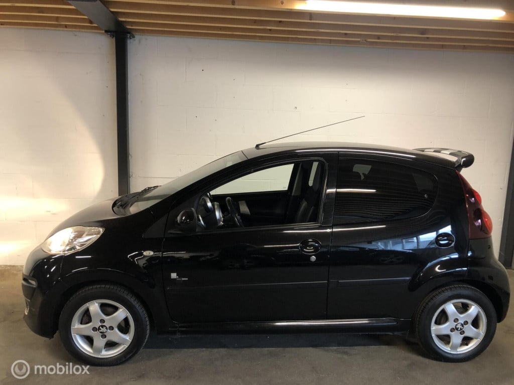 Peugeot 107 1.0 black & silver