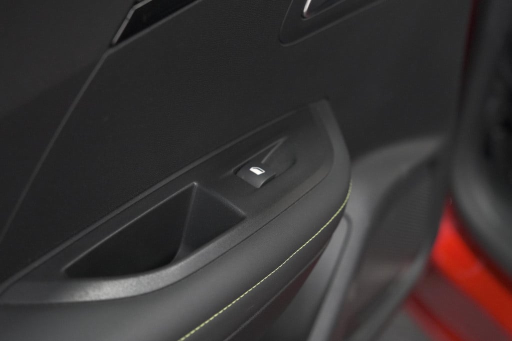 Peugeot 2008 puretech 130 gt-line | trekhaak | camera | apple carplay | par