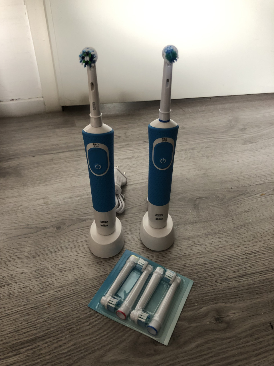 2 x Braun electrische tandenborstels