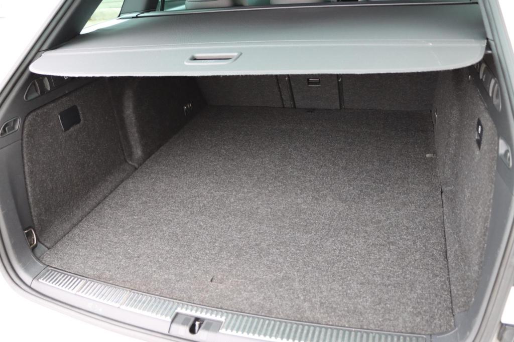 Skoda Superb combi 1.4 tsi iv sportline business 218pk dsg6