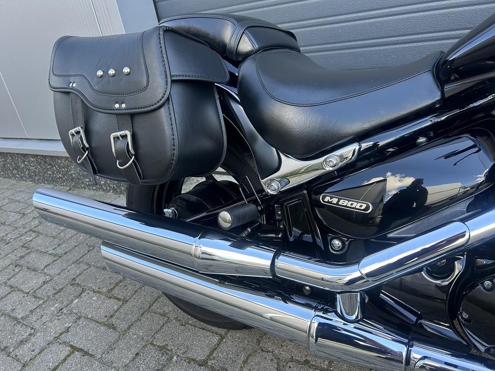 Suzuki M800 Intruder uit 2005 met 23dkm, windscherm/valbeugel etc €4500,-