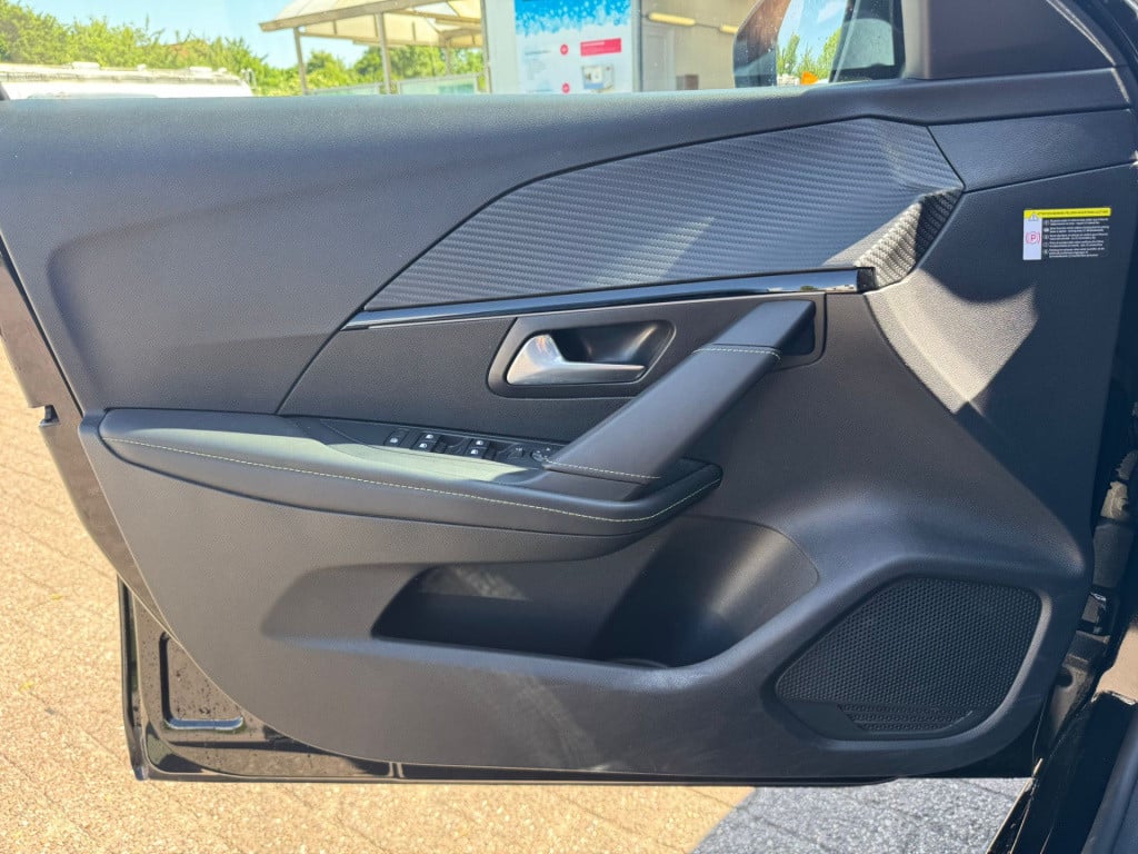 Peugeot 208 1.2 puretech gt black edition