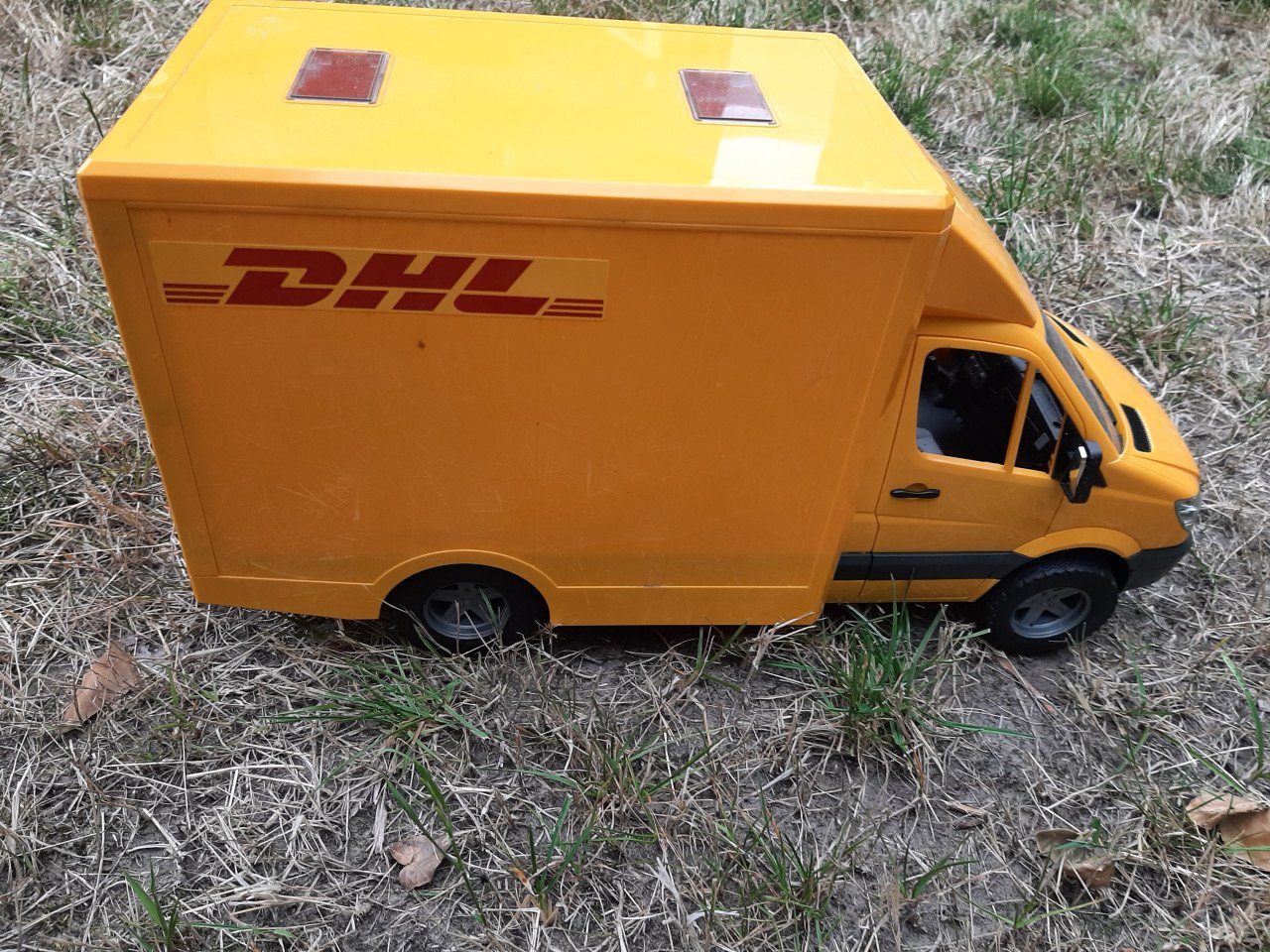 Buder DHL bestelbus