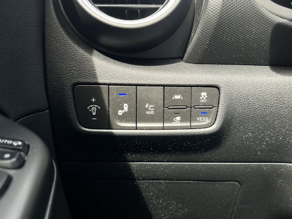 Hyundai Kona ev premium 64 kwh - 18 inch | head-up display | stoel- & stuur
