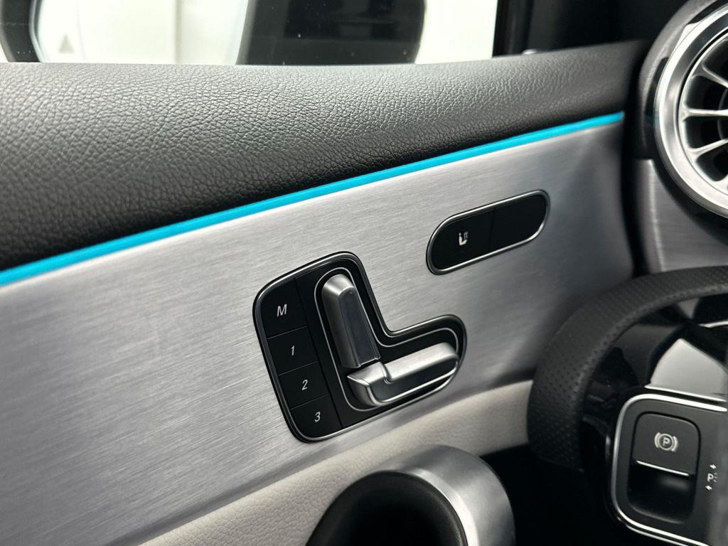 Mercedes-Benz A-Klasse 250 e amg line pano acc 360 leder