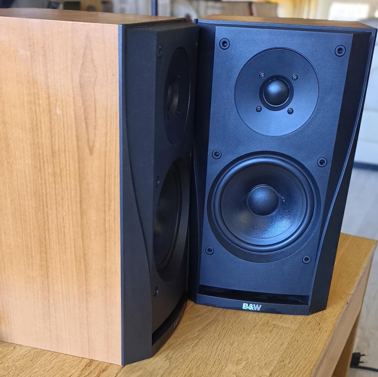 Setje B&W luidsprekers DM 302 beukenfineer
