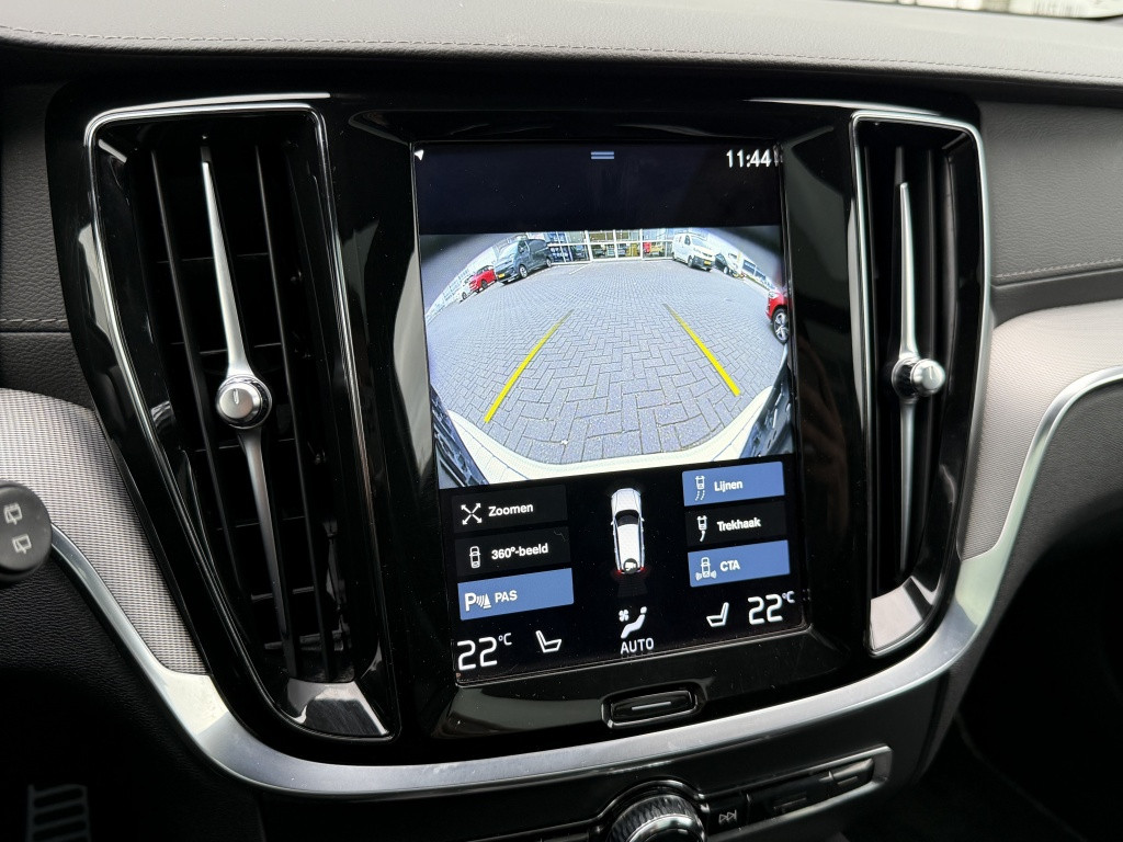 Volvo V60 t6 340pk recharge r-design| panodak| adap.cruise| 360camera| tre