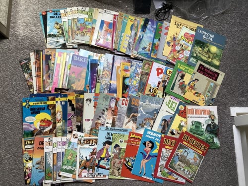 Stripboeken, stapel van bijna 100 strips van alles wat.