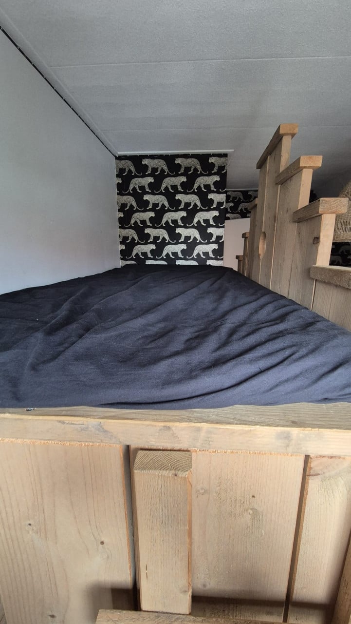Stoer steigerhouten kinderbed met 3 slaapplekken!