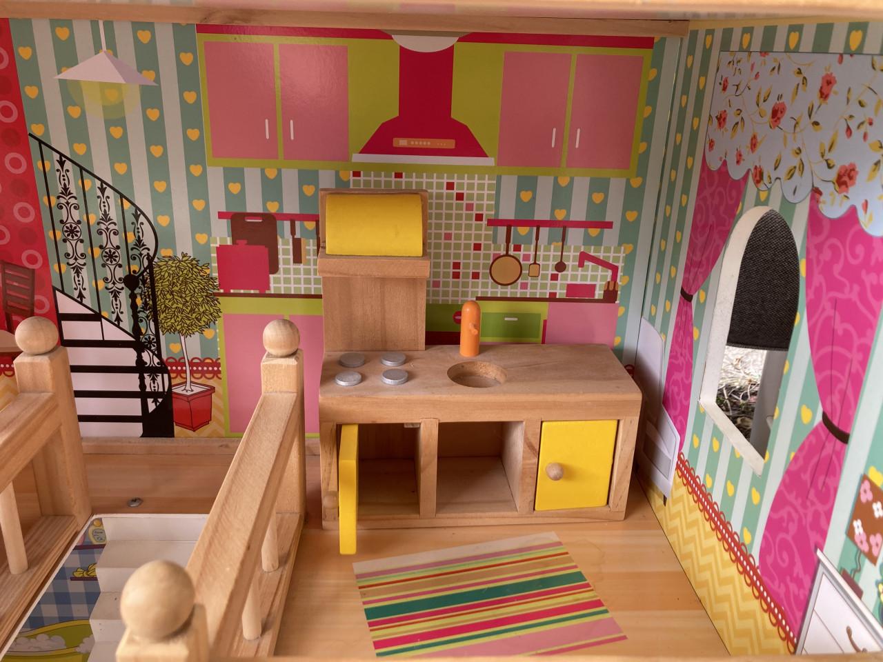 Prachtig Poppenhuis met meubeltjes