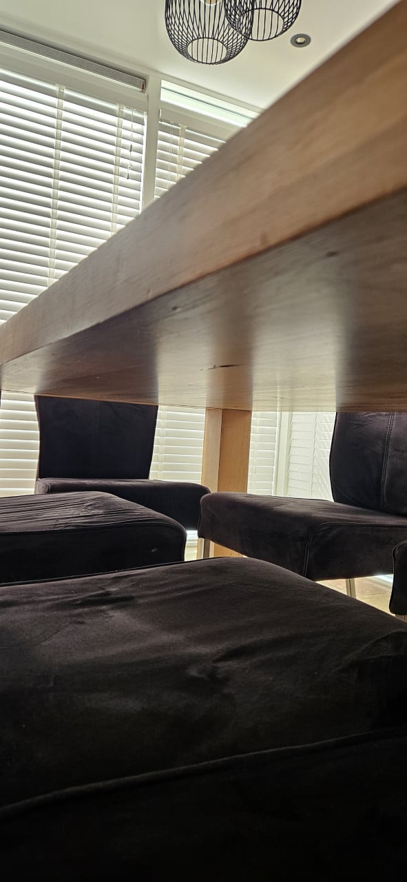Massief eetkamertafel + 6 eetkamertafel stoelen