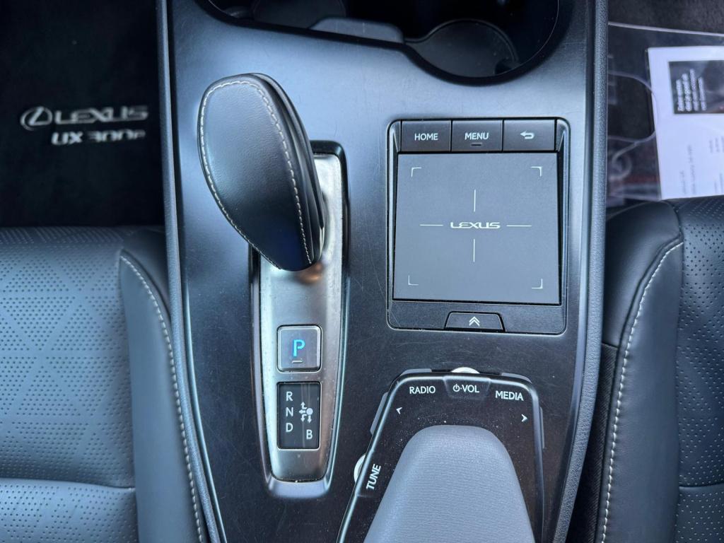 Lexus Ux 300e luxury 54 kwh | leder | stoelverwarming en -koeling | elektri