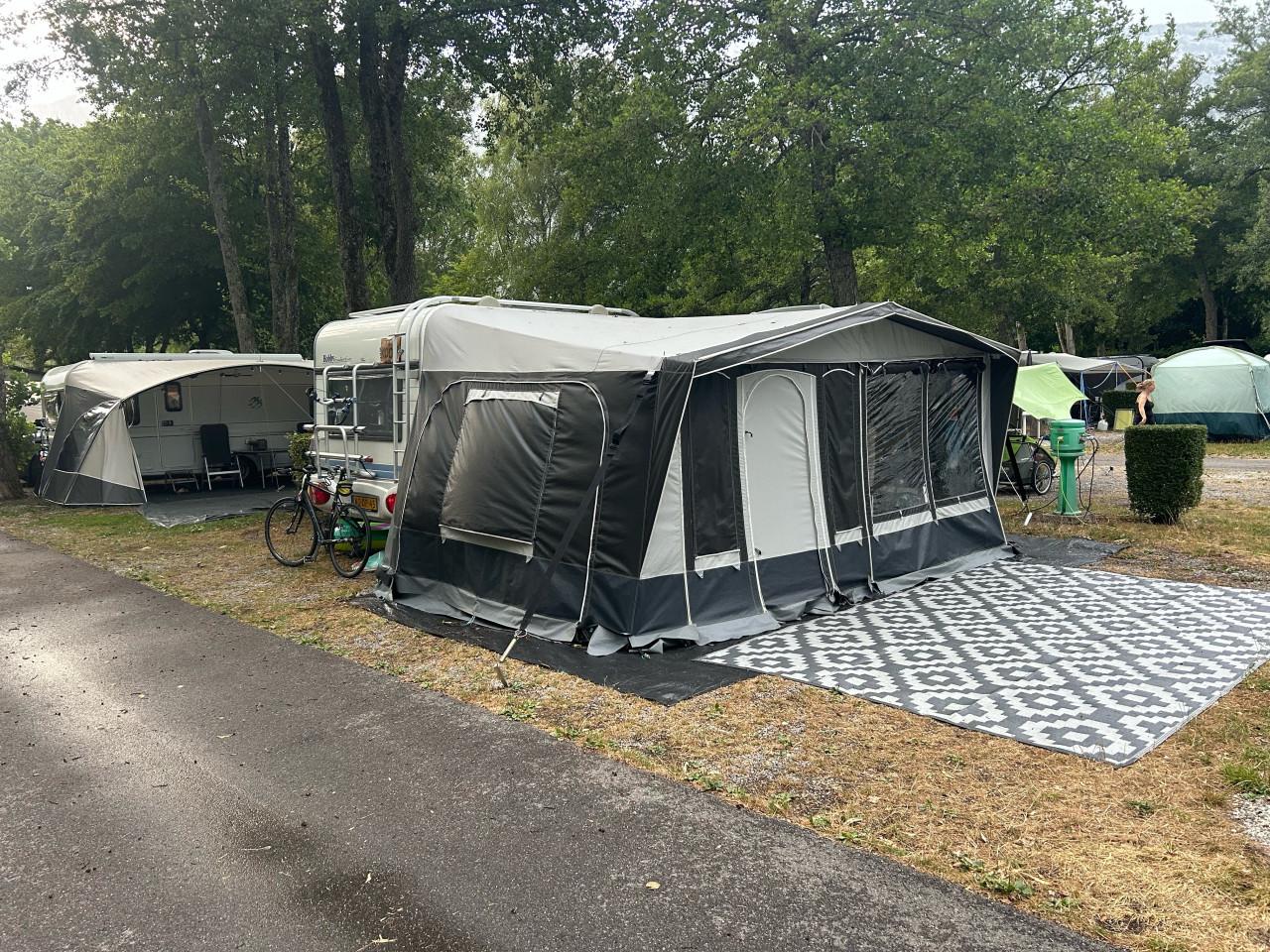 Hobby Excellent Easy Caravan met Voortent, luifel en Mover