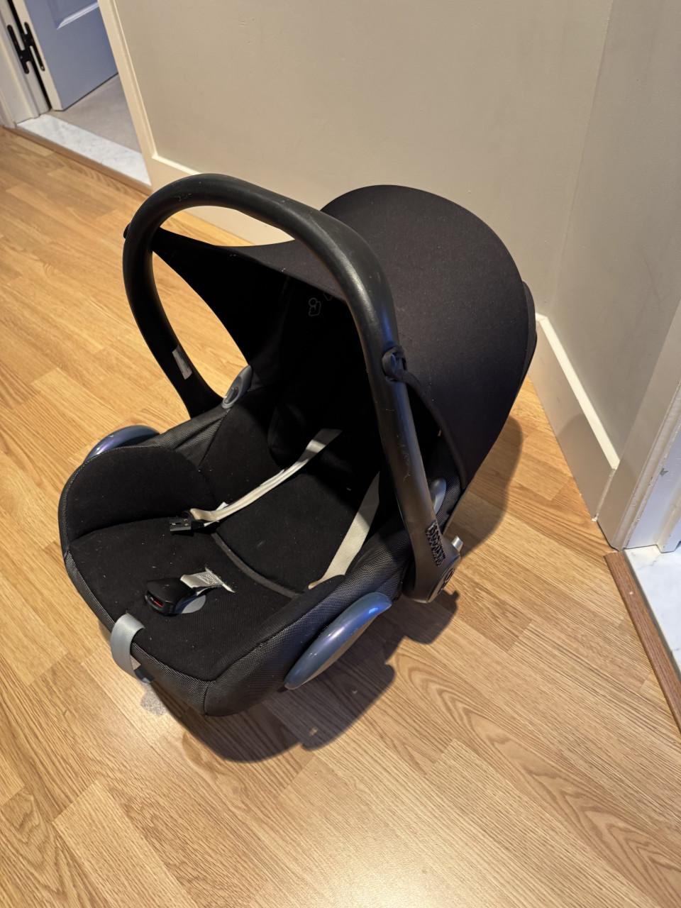 Maxi-Cosi autostoel met autostoeladapters