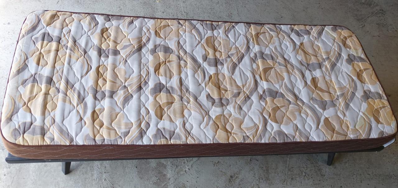 1 persoons(logeer)bed incl nette matras