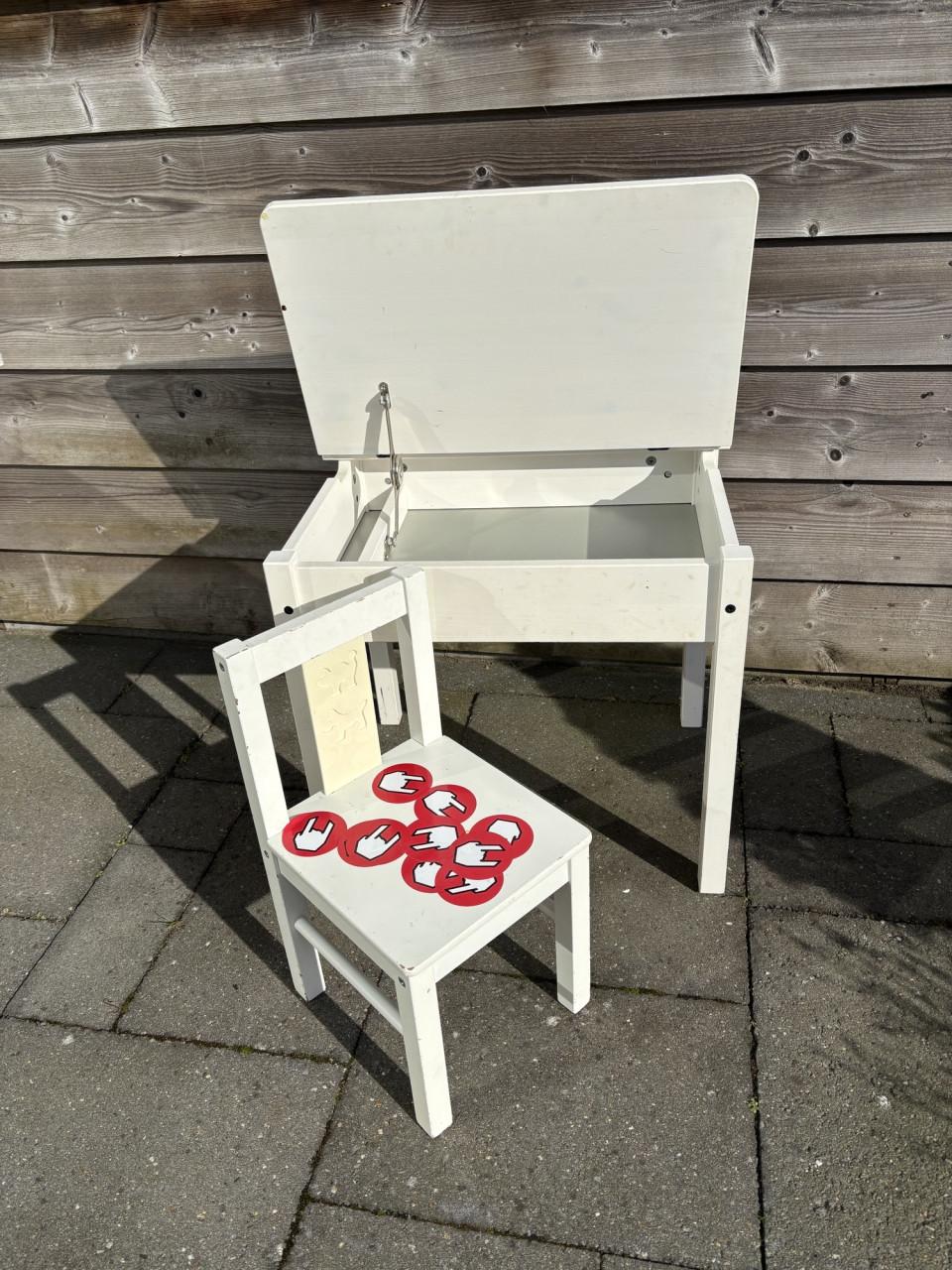 Kinderbureau met stoel