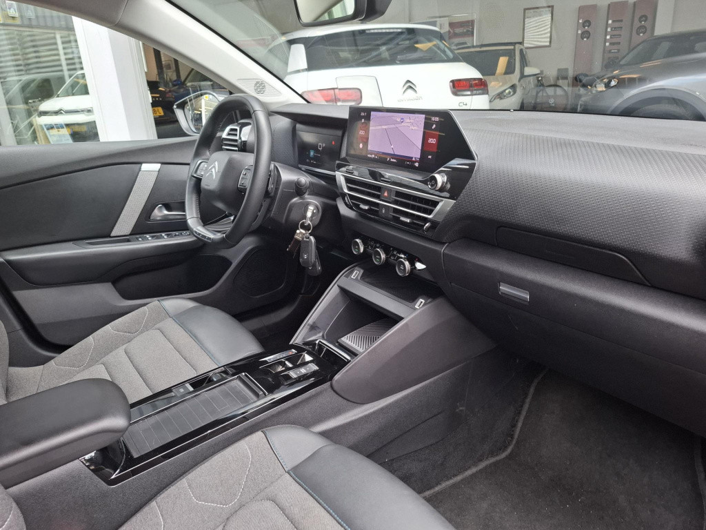 Citroen C4 130 eat8 shine automaat clima/lmv/nav/cam