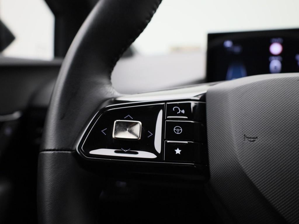 MG Mg4 64 kwh luxury | automaat | navigatie | climate control | apple carpl