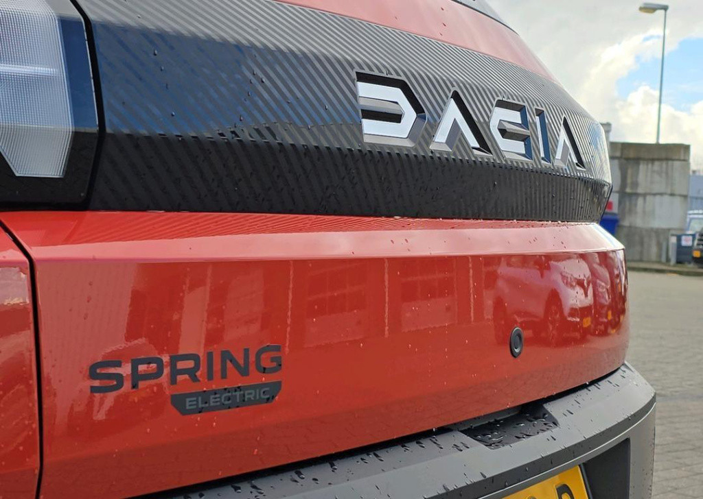 Dacia Spring expression 65 - dc lader 30 kwh