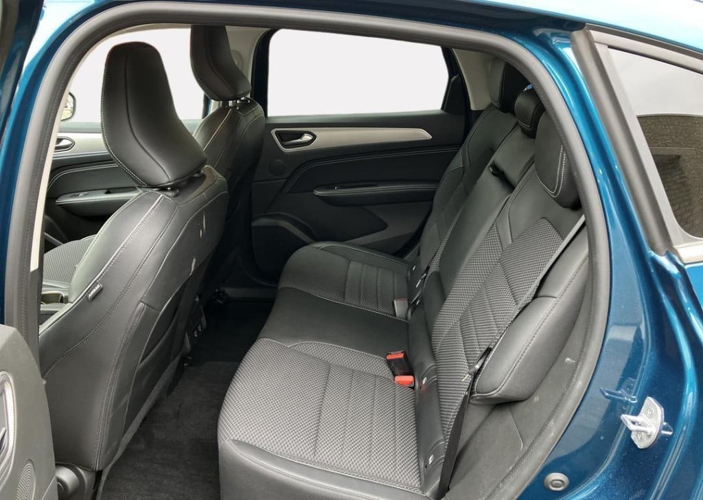 Renault Arkana 1.6 e-tech hybrid 145 techno - trekhaak / all season banden