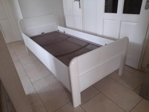 1 Persoons (senior)bed 90 x 200 met auping spiraal bodem (in goede staat )