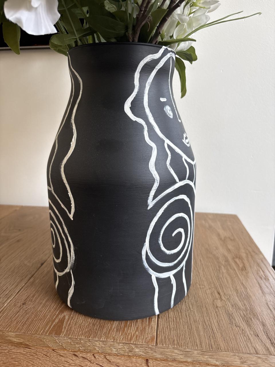 Leuke handgeschilderde vaas