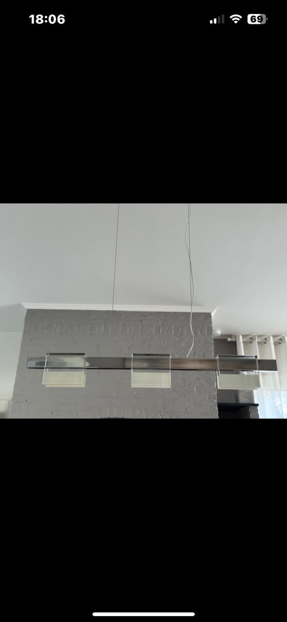 Massief eiken meubels + moderne verlichting