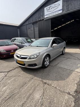 Opel Vectra met een jaar apk