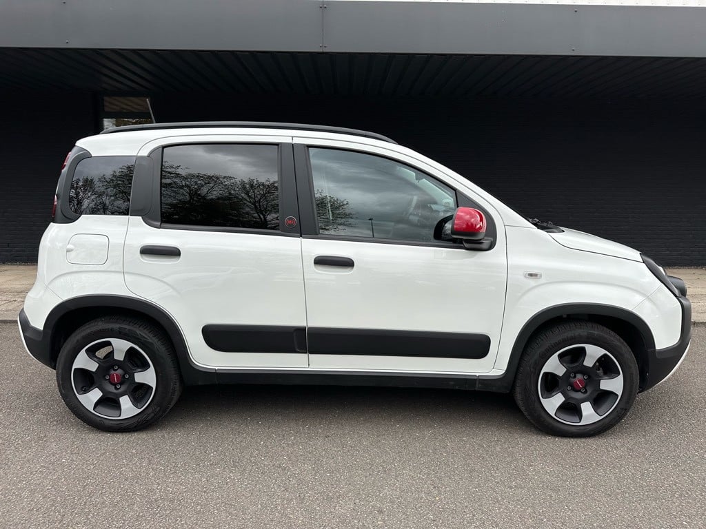 Fiat Panda 1.0 hybrid red cross hybrid // nieuwstaat // 17.000km //