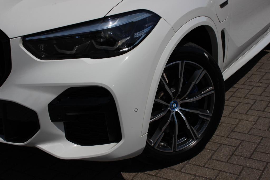 BMW X5 xdrive45e high executive | m pakket | pano | luchtvering | trekhaak 