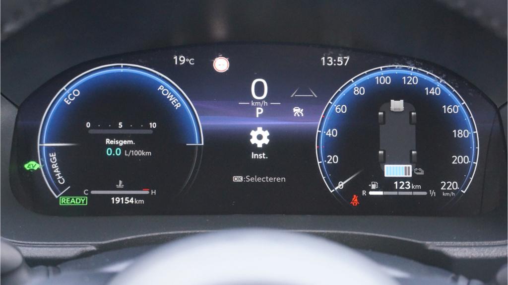 Toyota Yaris Cross 1.5 hybrid 130 executive rijklaar incl garantie