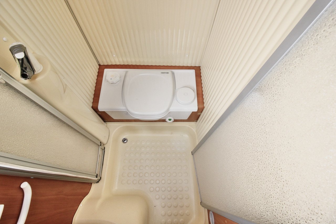 Dethleffs Advantage T6541 Vast bed, veel binnen-en kastruimte, zéér netjes