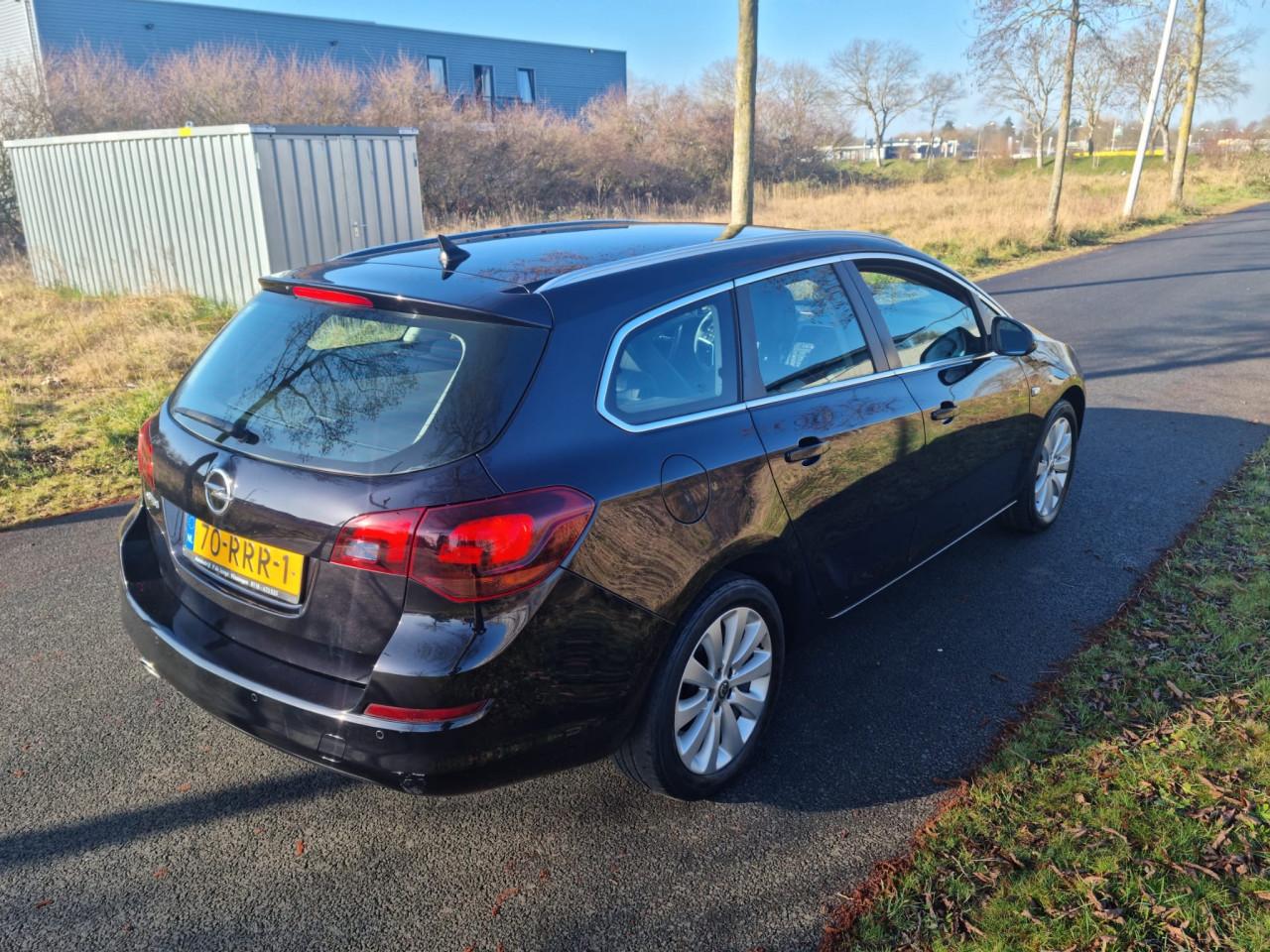 Opel astra sports tourer 1.4i turbo bj 2011