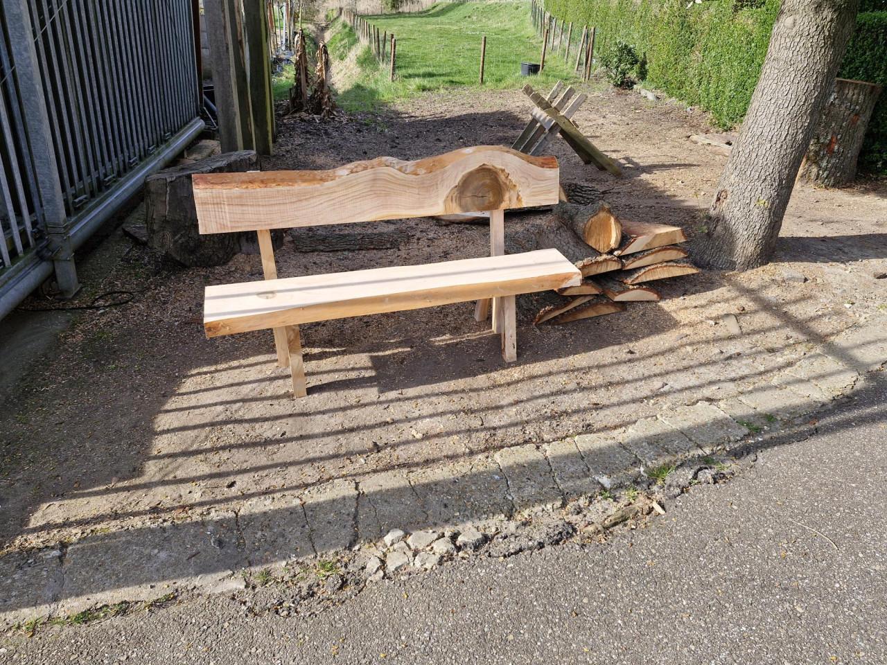 Boomstam tuinbankjes in ceder hout