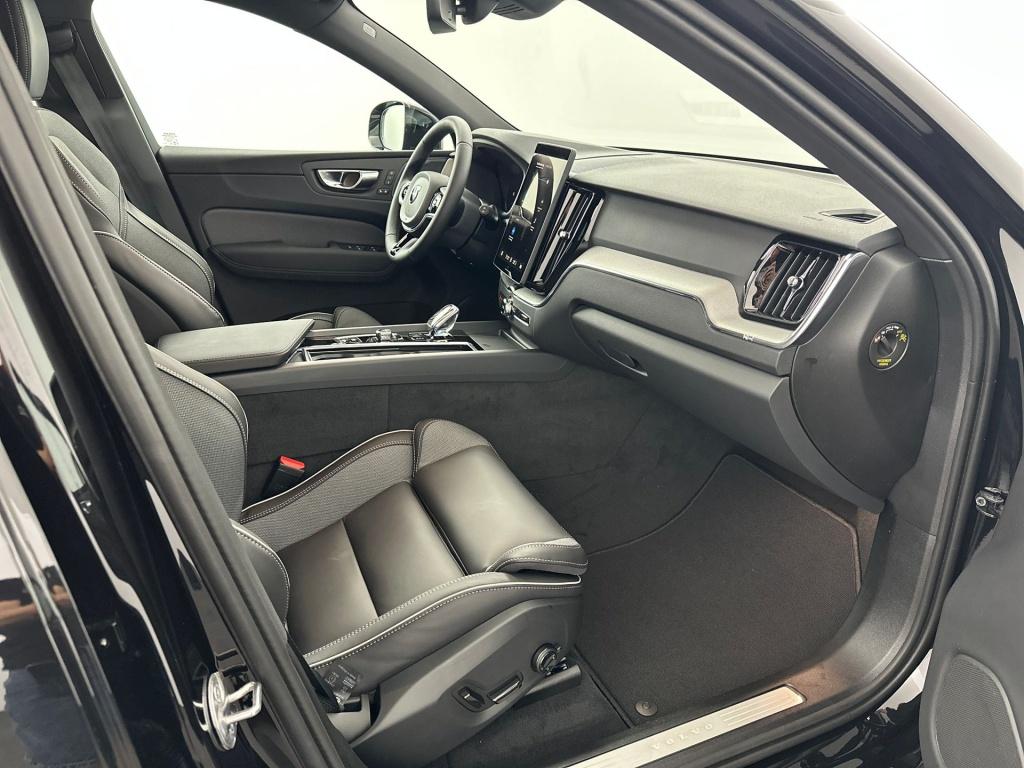 Volvo XC60 plus black edition recharge 360 camera