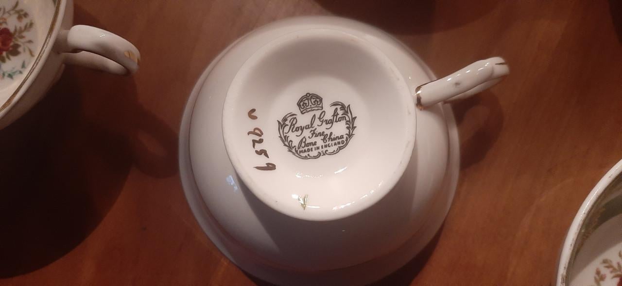 Royal Grafton Theekopjes en Schotels - Vintage Porselein